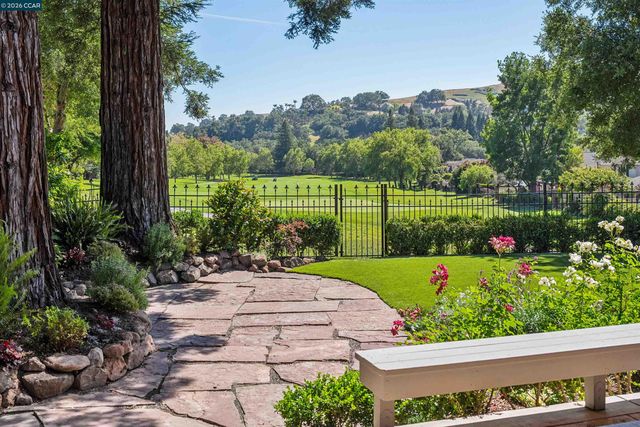 207 Live Oak Dr, Danville, CA 94506
