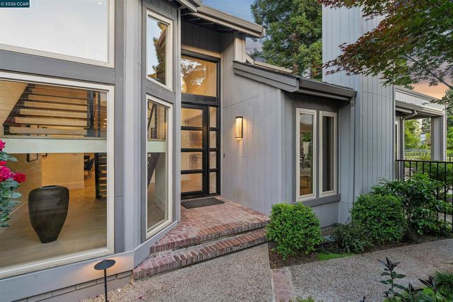 207 Live Oak Dr, Danville, CA 94506