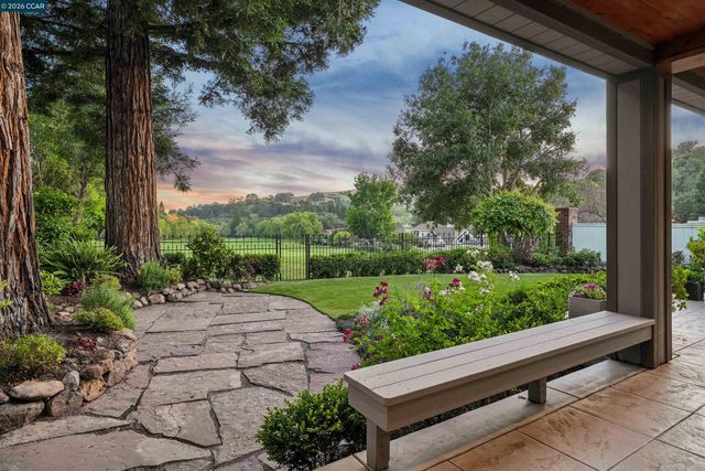 207 Live Oak Dr, Danville, CA 94506