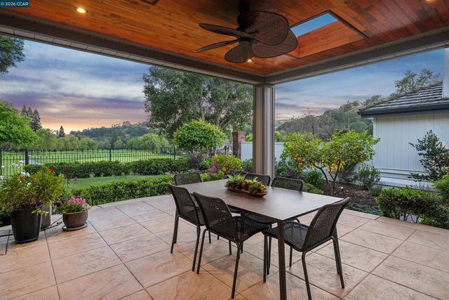 207 Live Oak Dr, Danville, CA 94506