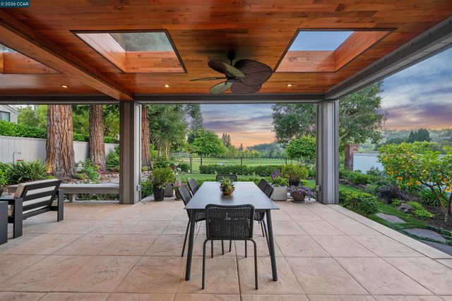 207 Live Oak Dr, Danville, CA 94506
