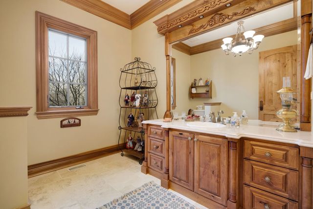 33W551 Hub Road, Wayne, IL 60184