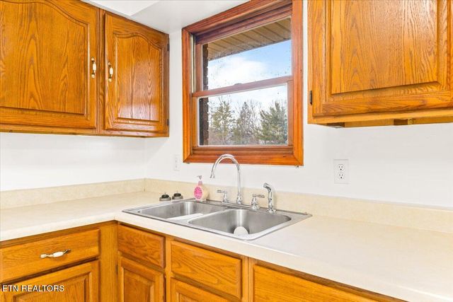 261 Lance Lane, Lafollette, TN 37766