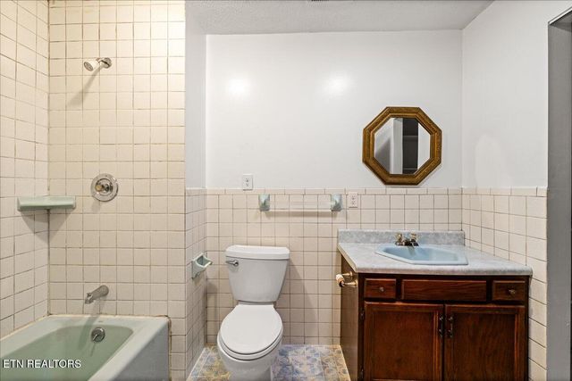 261 Lance Lane, Lafollette, TN 37766