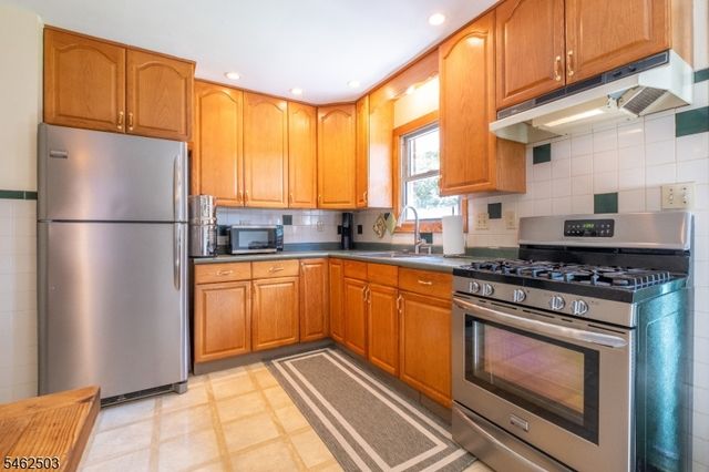 34 Cottage Pl, Garfield City, NJ 07026