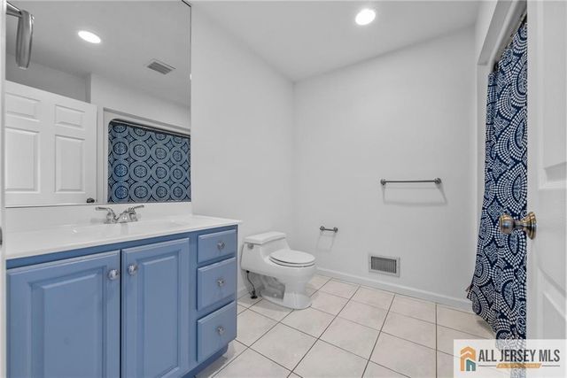 21 Drinking Brook Road, South Brunswick, NJ 08852