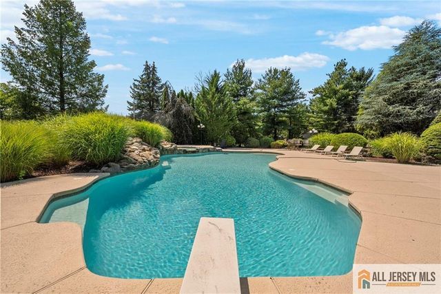 21 Drinking Brook Road, South Brunswick, NJ 08852