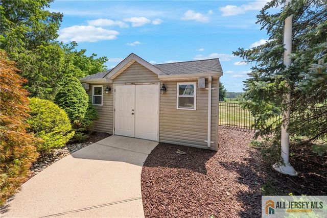 21 Drinking Brook Road, South Brunswick, NJ 08852