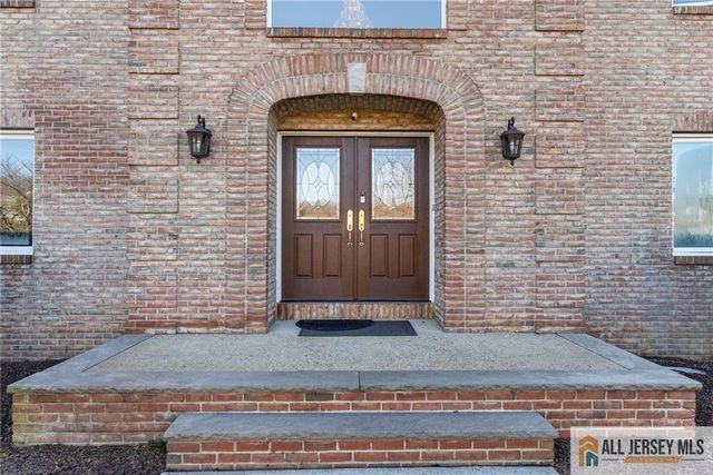 21 Drinking Brook Road, South Brunswick, NJ 08852