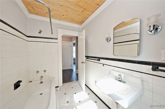 1349 Mckinley Parkway, Lackawanna, NY 14218