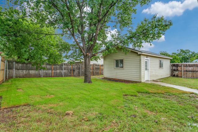 302 Lee Drive, Euless, TX 76039