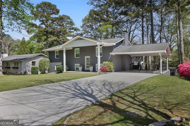 677 Hillandale Circle SW, Marietta, GA 30064