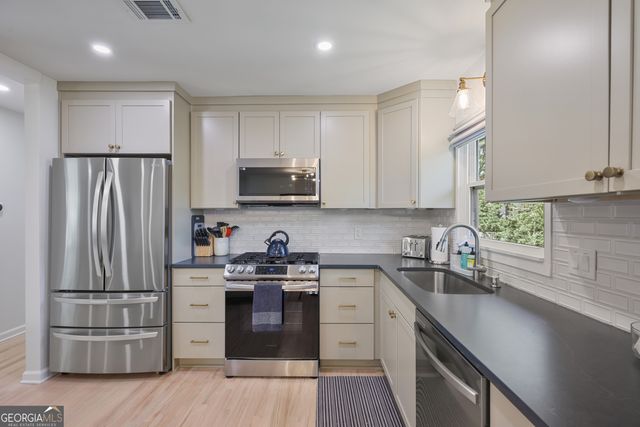677 Hillandale Circle SW, Marietta, GA 30064