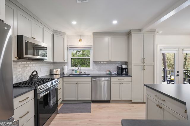 677 Hillandale Circle SW, Marietta, GA 30064