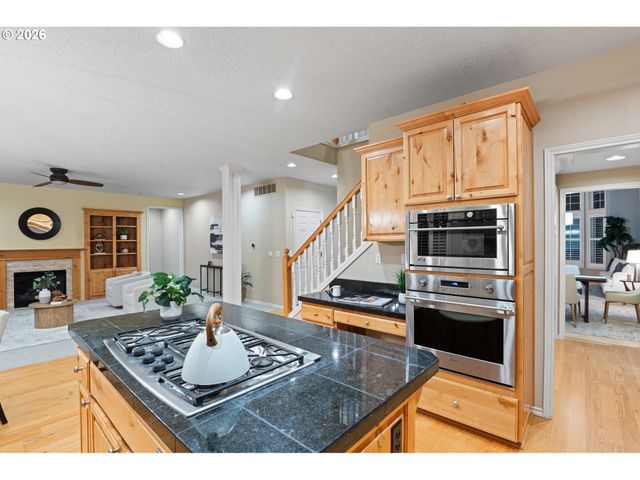 14992 Sw LOOKOUT Dr, Portland, OR 97224