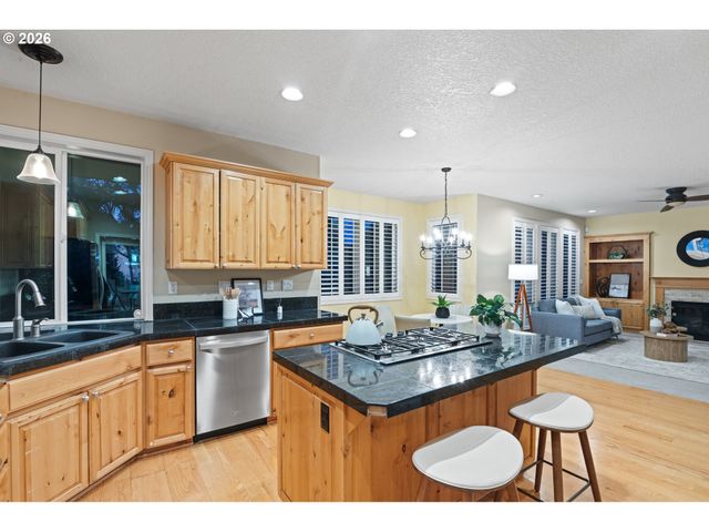 14992 Sw LOOKOUT Dr, Portland, OR 97224