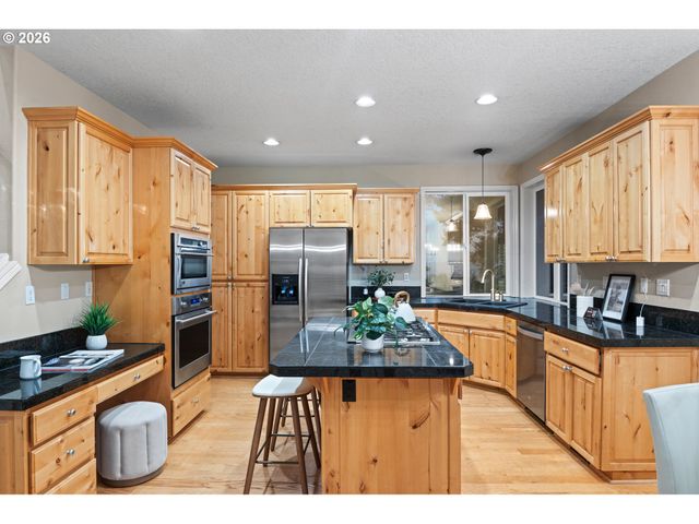 14992 Sw LOOKOUT Dr, Portland, OR 97224