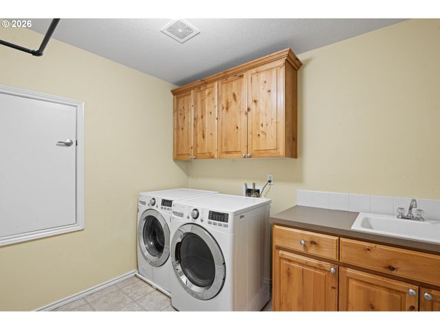 14992 Sw LOOKOUT Dr, Portland, OR 97224