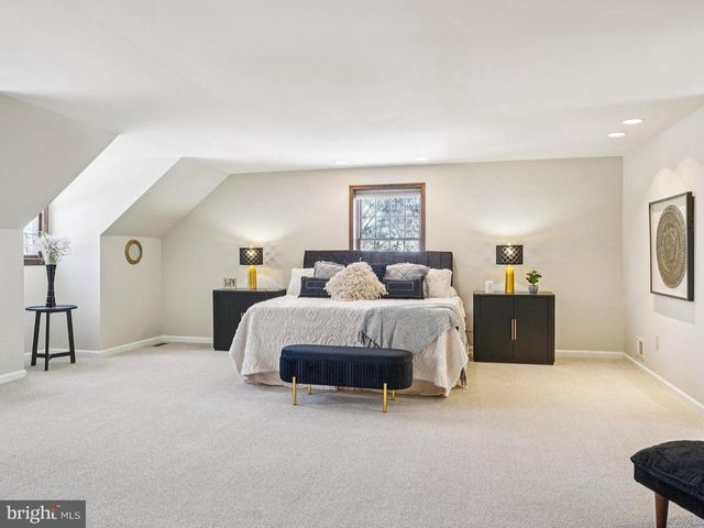 2 BITTERSWEET DR, West Chester, PA 19382