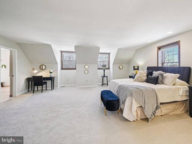 2 BITTERSWEET DR, West Chester, PA 19382