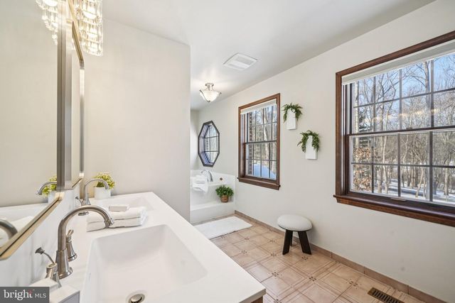 2 BITTERSWEET DR, West Chester, PA 19382