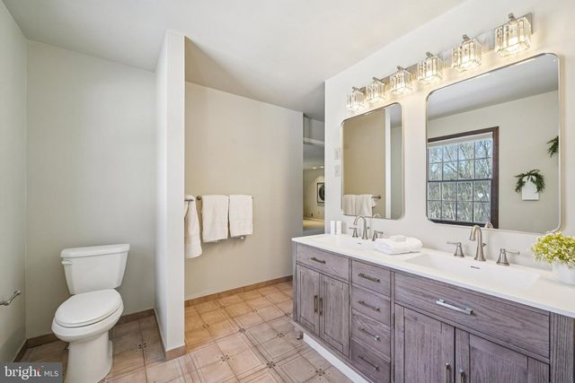 2 BITTERSWEET DR, West Chester, PA 19382