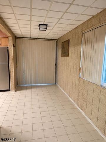 50 Brookside Ave, Caldwell Boro Twp., NJ 07006