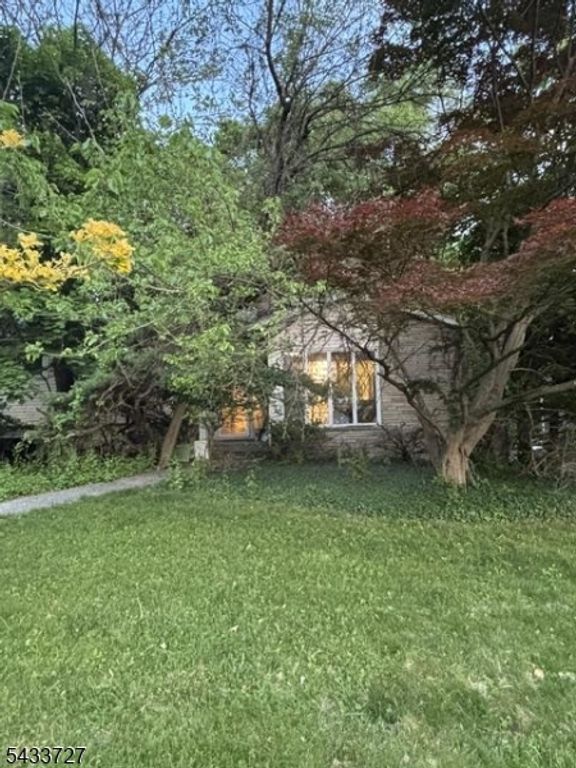 50 Brookside Ave, Caldwell Boro Twp., NJ 07006