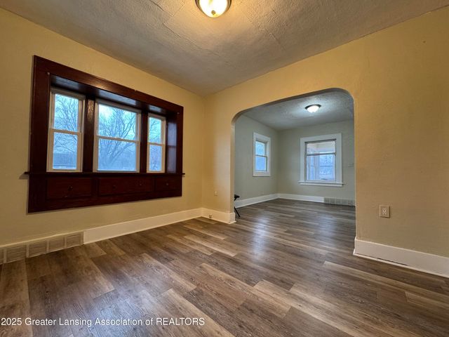 329 S Hayford Avenue, Lansing, MI 48912