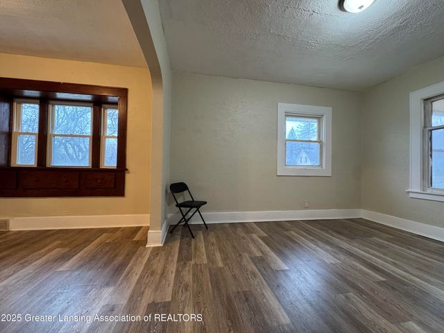 329 S Hayford Avenue, Lansing, MI 48912