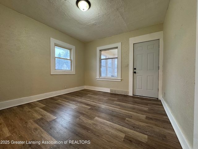 329 S Hayford Avenue, Lansing, MI 48912