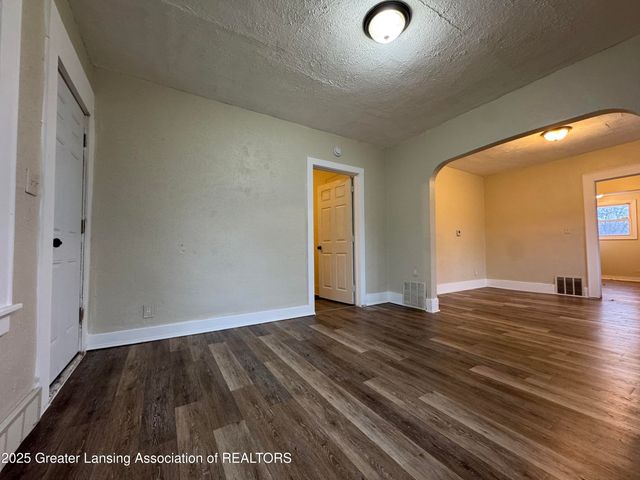 329 S Hayford Avenue, Lansing, MI 48912