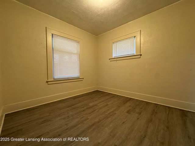 329 S Hayford Avenue, Lansing, MI 48912