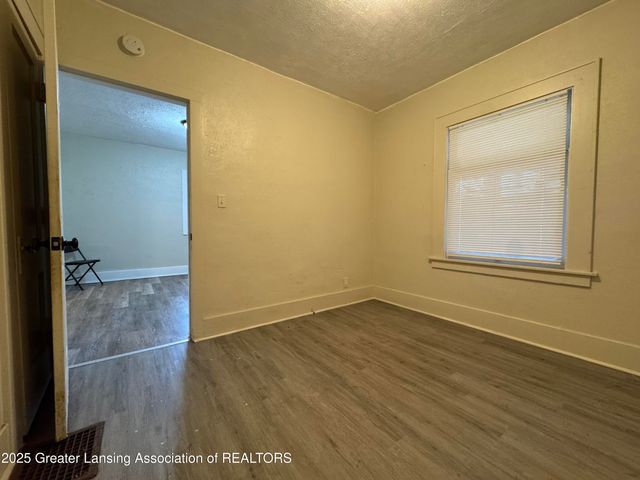 329 S Hayford Avenue, Lansing, MI 48912