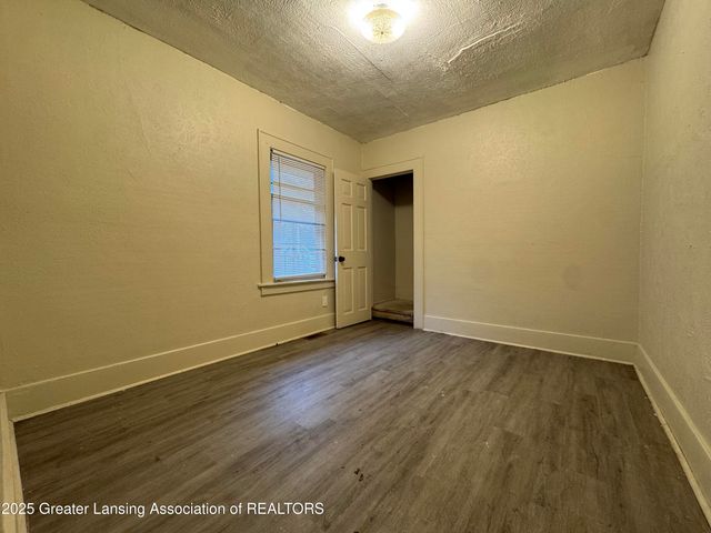 329 S Hayford Avenue, Lansing, MI 48912