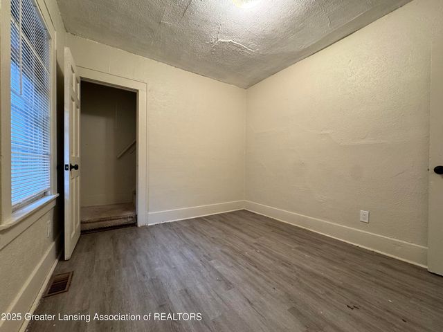 329 S Hayford Avenue, Lansing, MI 48912