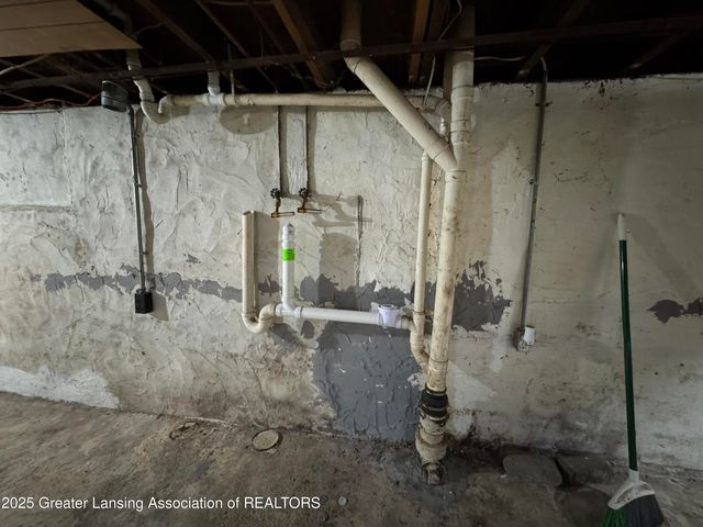 329 S Hayford Avenue, Lansing, MI 48912