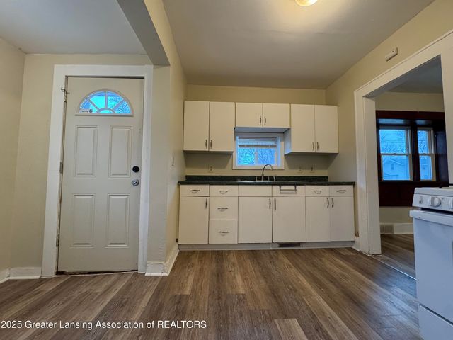 329 S Hayford Avenue, Lansing, MI 48912