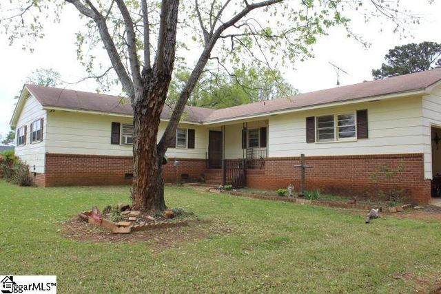 300 Marion Place, Clinton, SC 29325