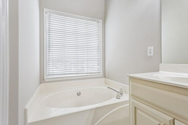 1762 Ascot NW Run, Acworth, GA 30102