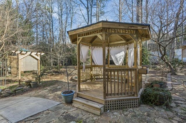 1762 Ascot NW Run, Acworth, GA 30102