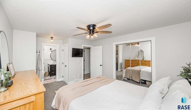 2804 S Melanie Ln Lane, Sioux Falls, SD 57103