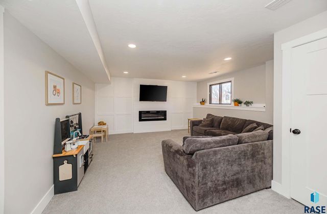 2804 S Melanie Ln Lane, Sioux Falls, SD 57103