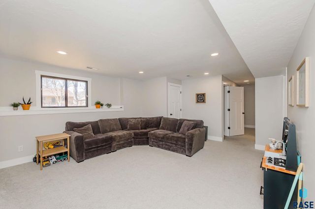 2804 S Melanie Ln Lane, Sioux Falls, SD 57103