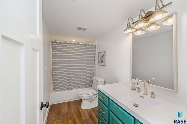 2804 S Melanie Ln Lane, Sioux Falls, SD 57103