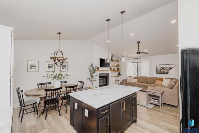 2804 S Melanie Ln Lane, Sioux Falls, SD 57103