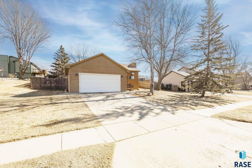 2804 S Melanie Ln Lane, Sioux Falls, SD 57103