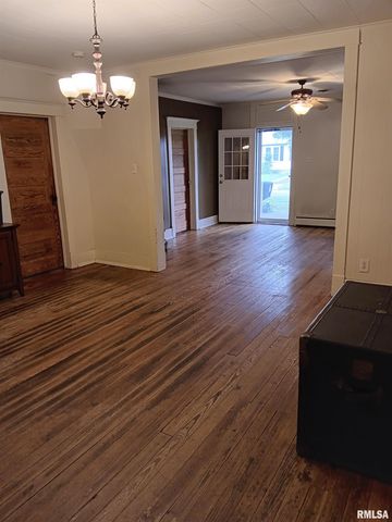 1935 ELM Street, Murphysboro, IL 62966