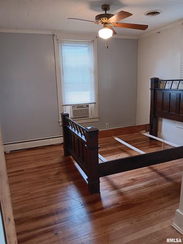 1935 ELM Street, Murphysboro, IL 62966