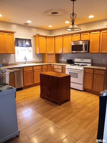 1935 ELM Street, Murphysboro, IL 62966